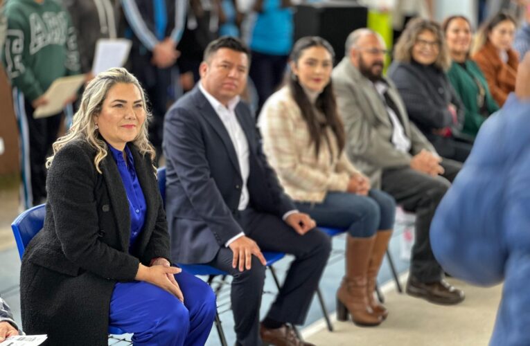 Entrega USEBEQ mobiliario y material para infraestructura de la secundaria Jesús Romero Flores