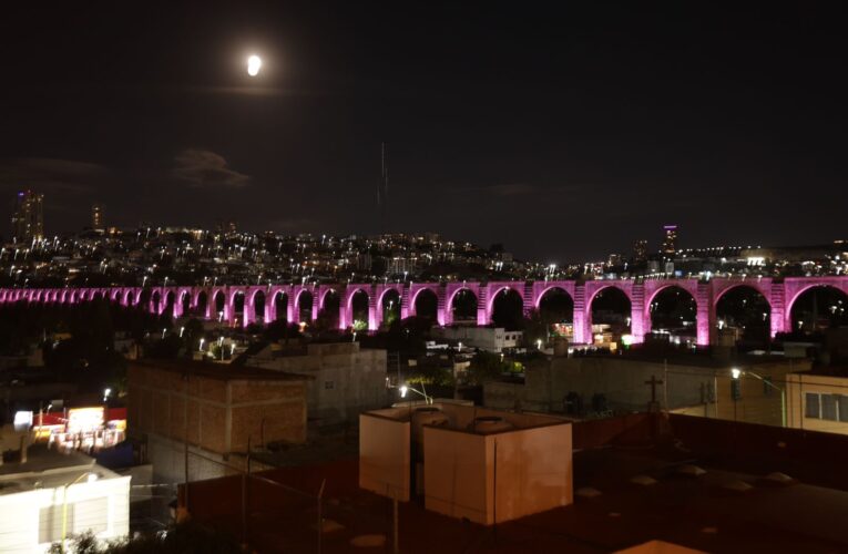 Querétaro se ilumina de rosa en el Día Internacional de la Lucha contra el Cáncer de Mama