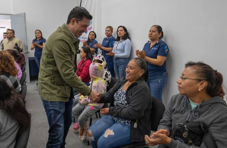 Rodrigo Monsalvo entrega apoyos ortopédicos a población vulnerable