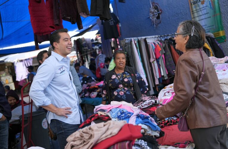 Felifer Macías se compromete a dignificar tianguis y mercados de Querétaro