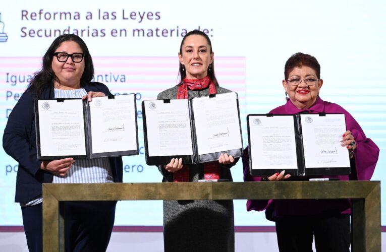 FIRMA PRESIDENTA CLAUDIA SHEINBAUM DECRETO POR EL CUAL SE REFORMAN LEYES SECUNDARIAS PARA PROTEGER A LAS MUJERES EN MÉXICO