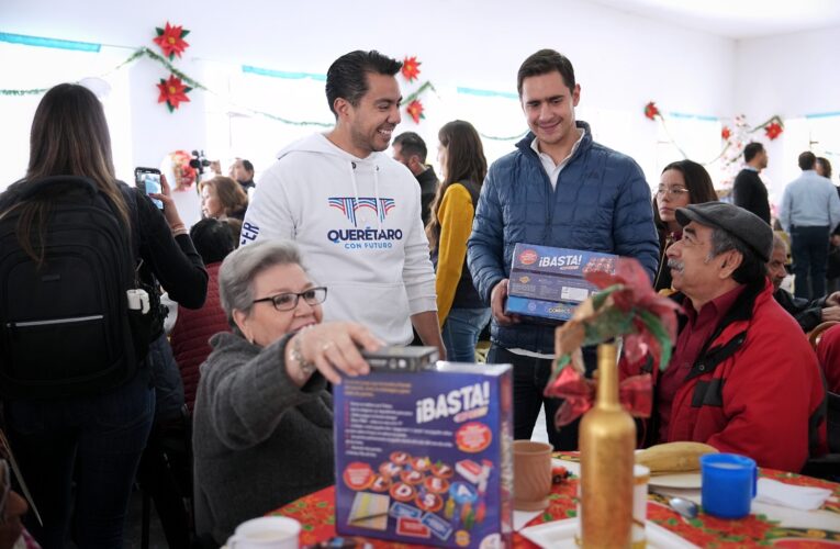 Celebran reyes con adultos mayores