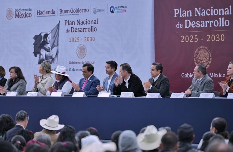 Acude alcalde a foro sobre Plan Nacional de Desarrollo