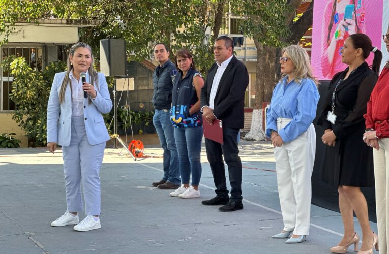 Capacita USEBEQ a padres de familia en la prevención y cuidado del uso responsable de redes sociales