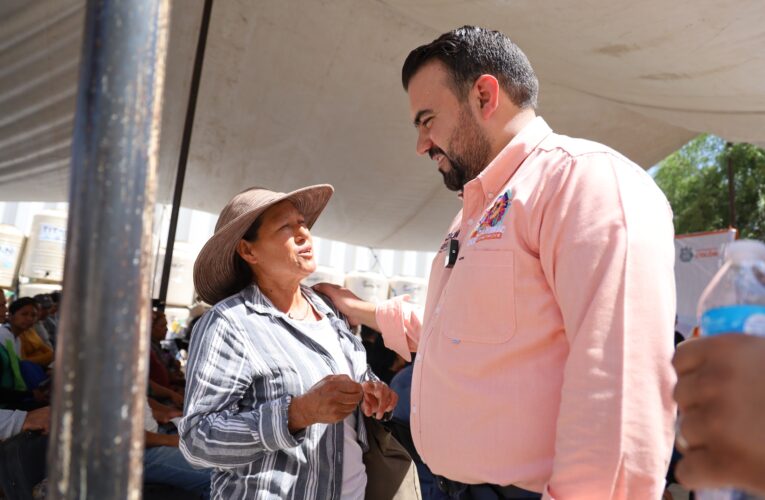 Gaspar Trueba Entrega Equipo para Mejoramiento de Vivienda a Familias Colonenses