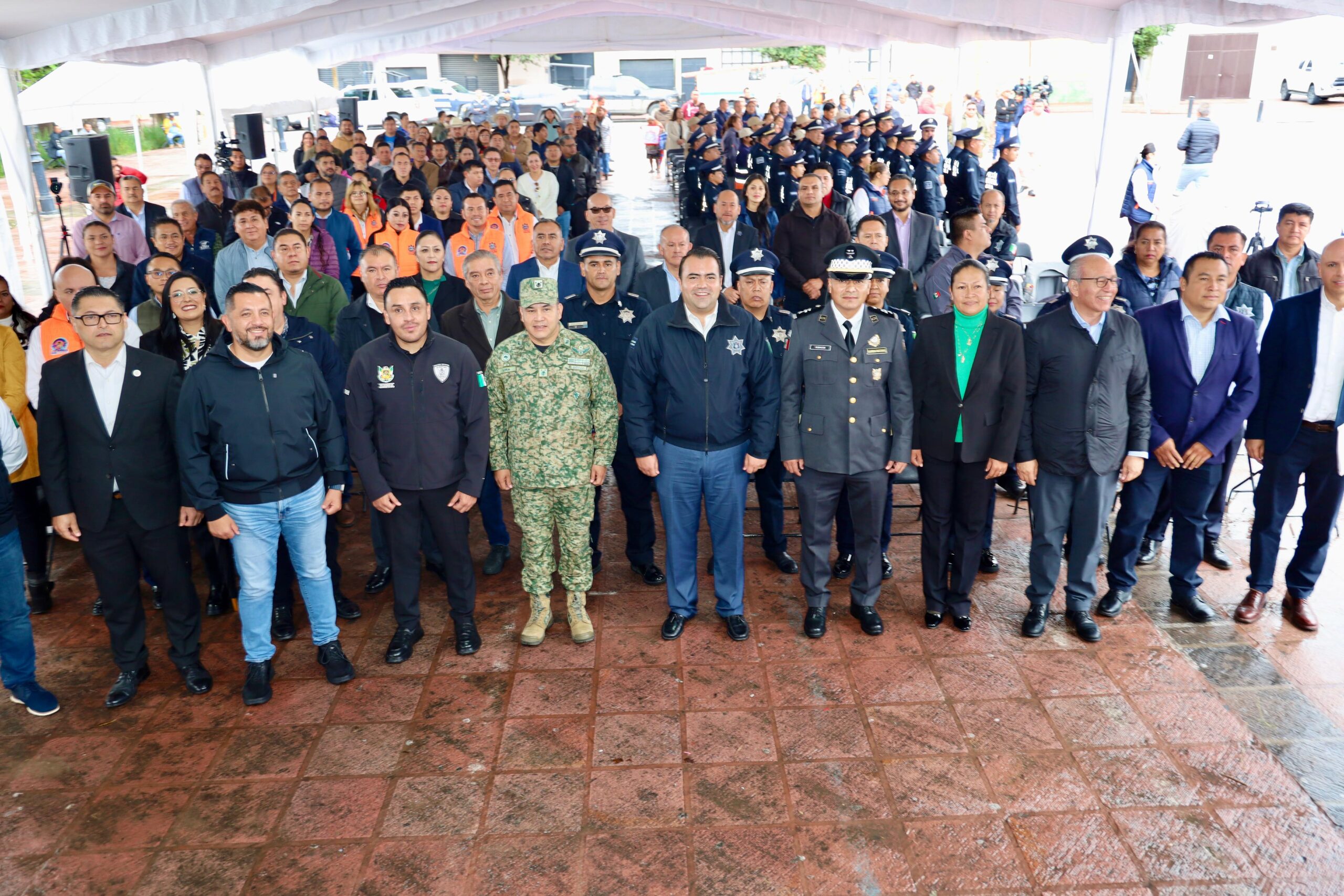 Entrega Gaspar Trueba patrullas y ambulancias para reforzar la seguridad en Colón
