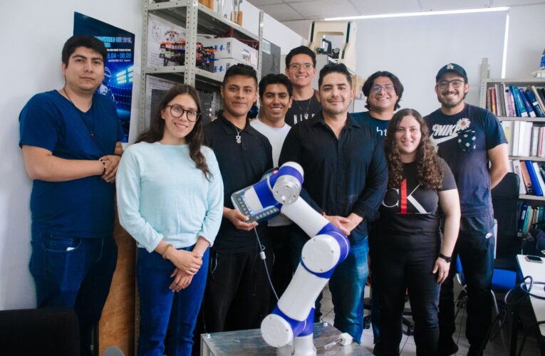 🤖 UAQ fortalece el aprendizaje en automatización y robótica con robot colaborativo de última generación 💡🔧
