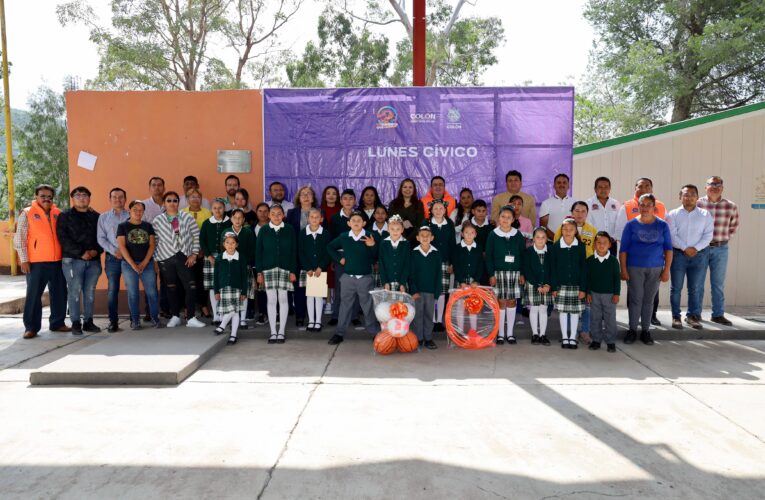 Refuerzan autoridades municipales de Colón su compromiso con la educación en acto cívico en Fuenteño