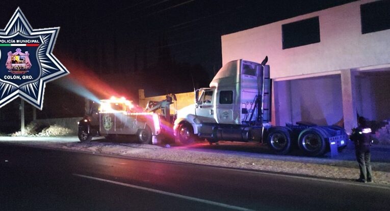Policías de Colón asestan golpe al robo de vehículos con la recuperación de tractocamión robado