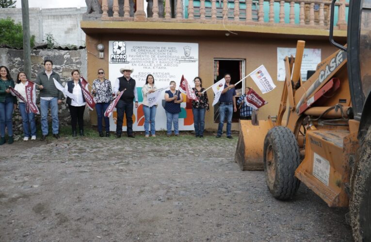 Arranca pavimentación y red de drenaje en Escolásticas y construcción de empedrado en La Lira