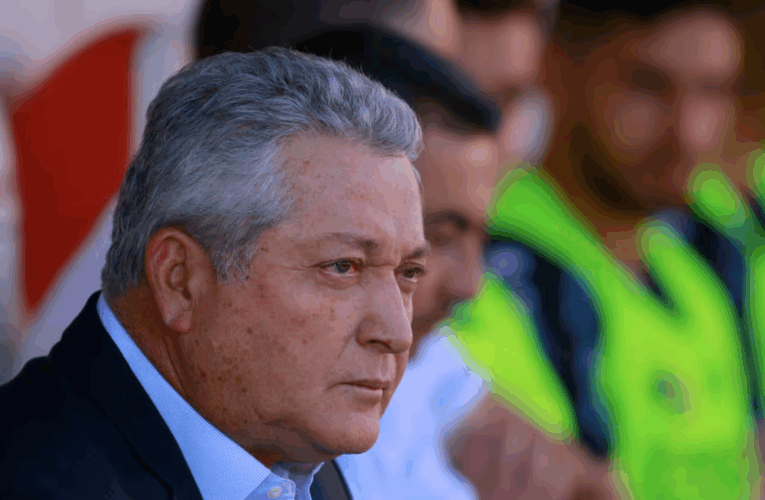 ¡Adiós al Rey Midas! 🏆 Víctor Manuel Vucetich se retira del futbol tras una carrera legendariaMás de 1,100 partidos, 15 títulos y una huella imborrable en la Liga MX.