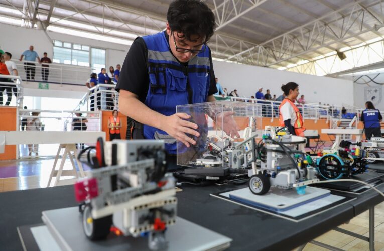 UAQ impulsa talento joven con sede regional de la World Robot Olympiad 2025