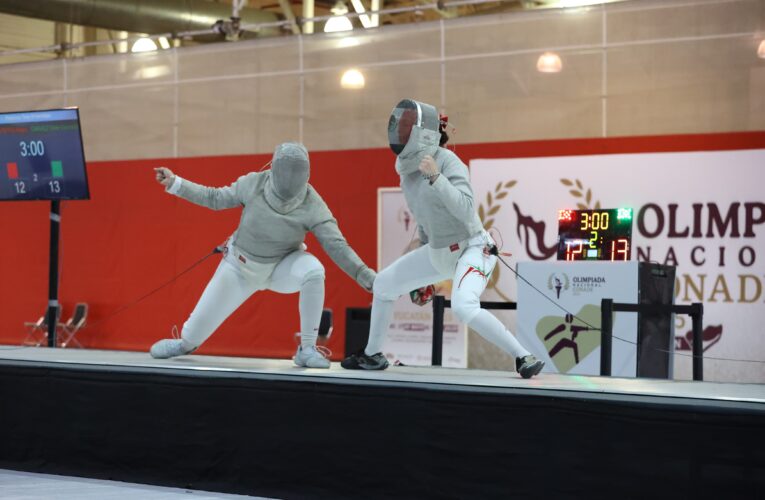 Delegación queretana de esgrima brilla con 12 medallas en Olimpiada Nacional