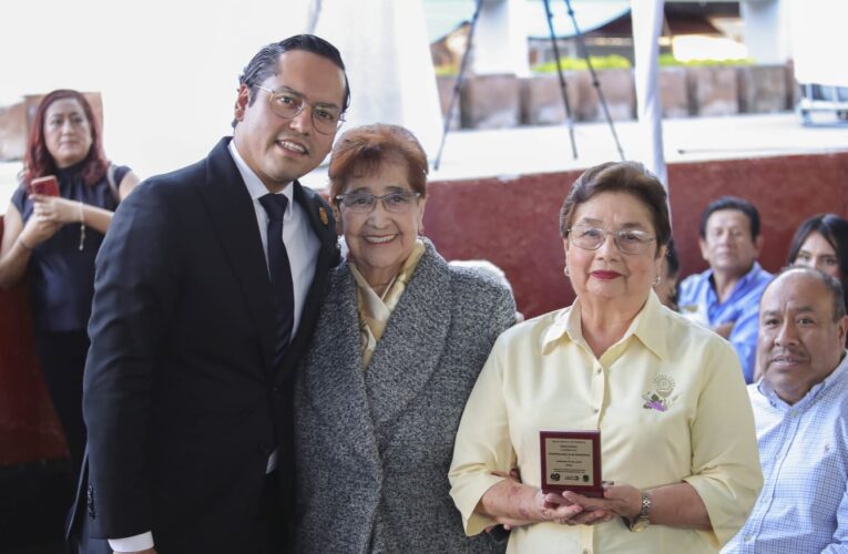 Ciudadanos de Corregidora son reconocidos con la Presea Josefa Ortiz de Domínguez en el 86 aniversario del municipio