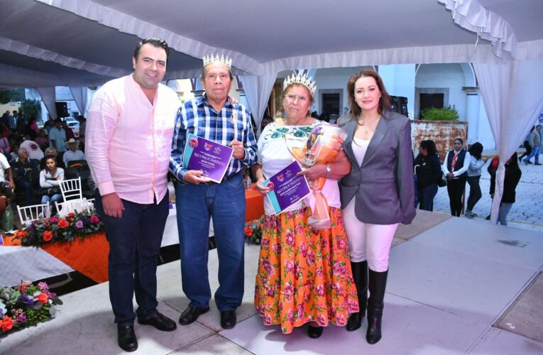 Coronan a la Reina y al Rey de la Tercera Edad en Colón