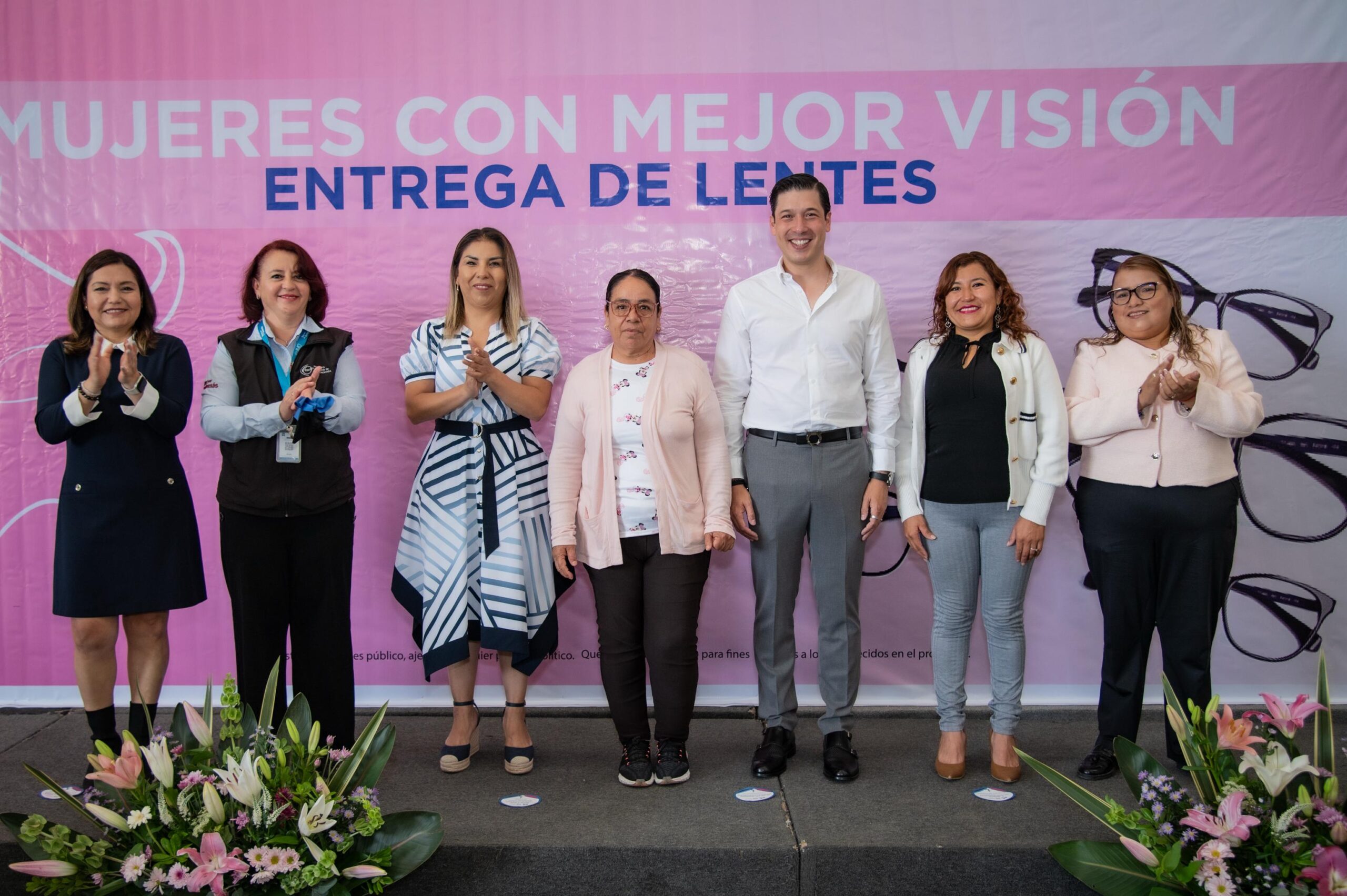 Impulsan salud visual y autonomía de mujeres en El Marqués con entrega gratuita de lentes