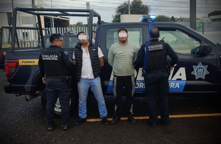 Policía de Corregidora detiene a dos hombres tras intento de robo de vehículo en Misión Mariana