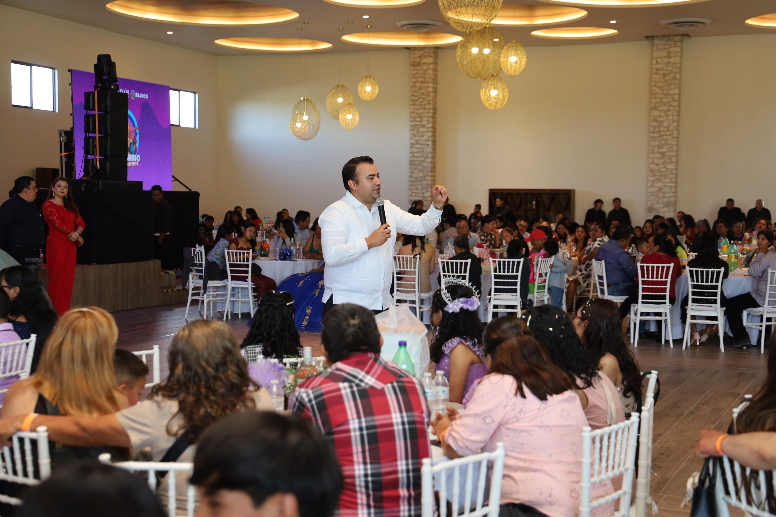Celebran 80 Adolescentes en Colón Gracias al Programa «Mis XV Años: Un Mismo Sueño