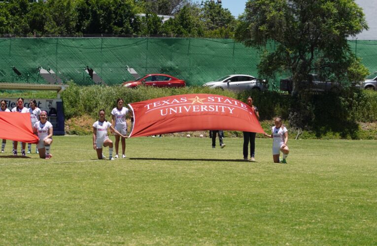 Texas State México y Texas State San Marcos, cierran con éxito gira deportiva en Querétaro con partidos ante Gallos Blancos.