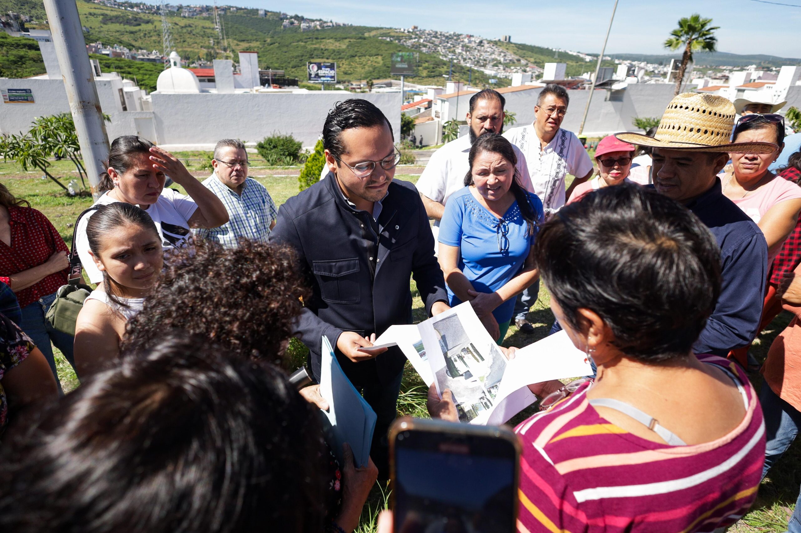 Supervisan obras de mejora urbana en Corregidora