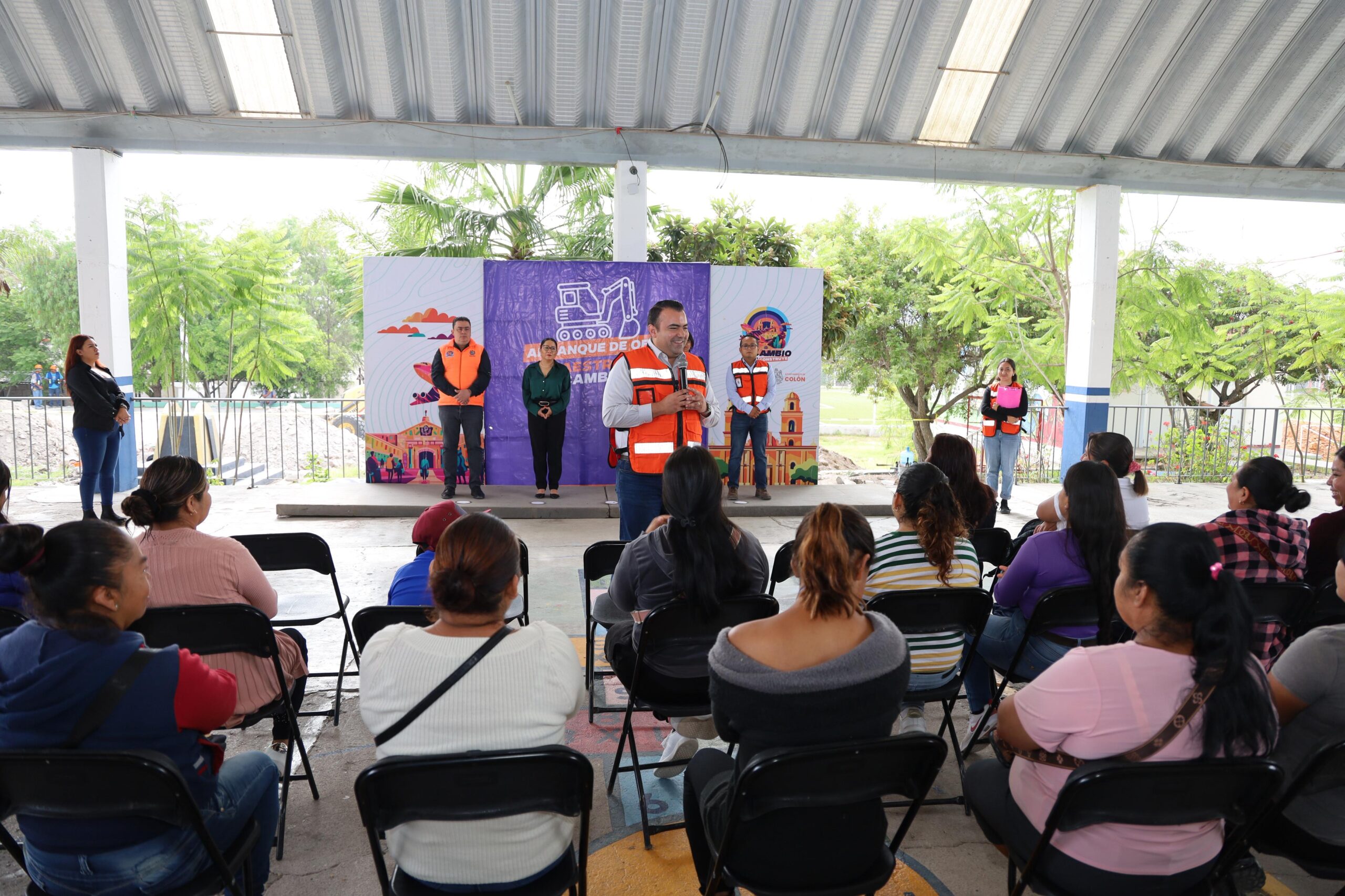 Inician construcción de techumbre en la primaria Leona Vicario
