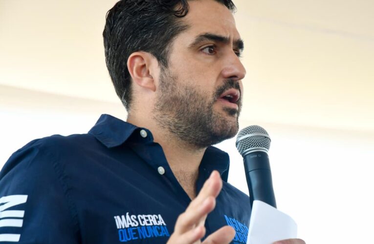 Entregan concesiones y nuevas unidades de QroTaxi en Pedro Escobedo