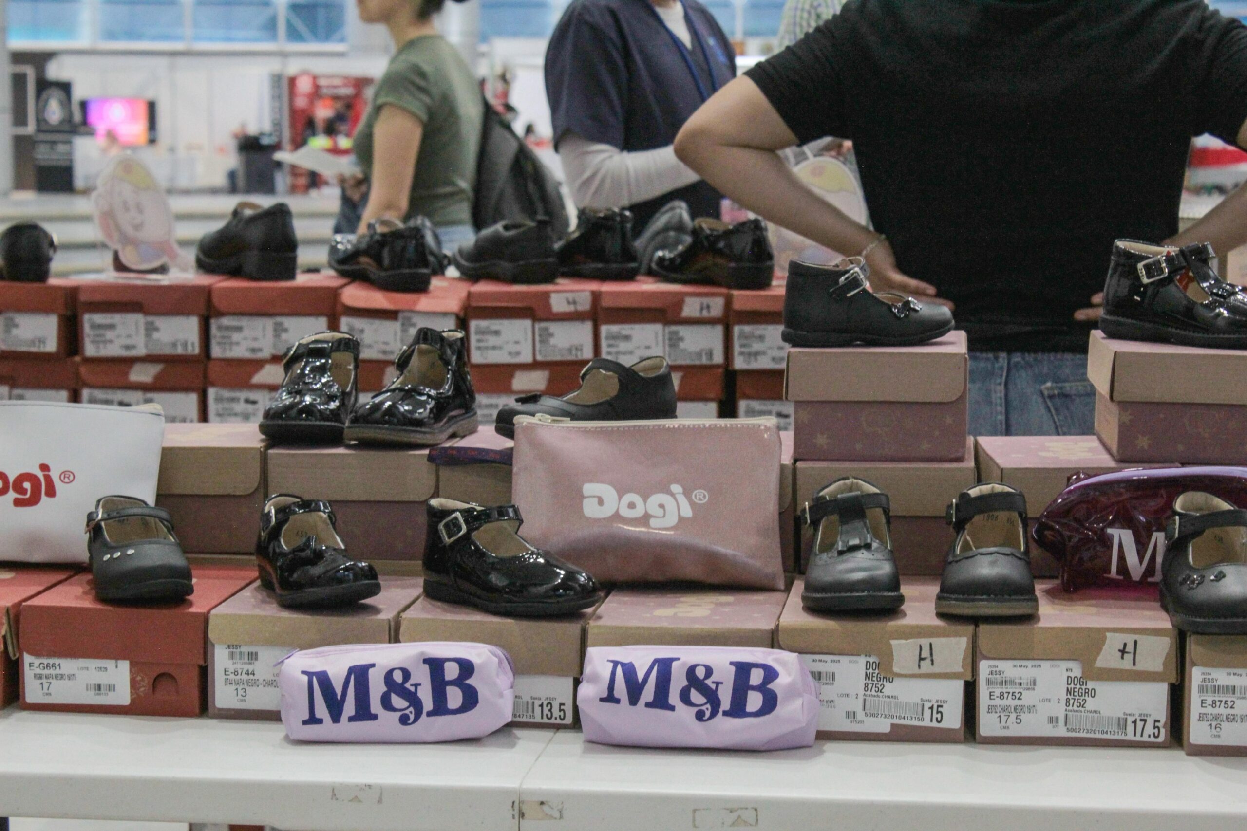 Incrementan ventas de útiles escolares hasta un 45% en vísperas del regreso a clases