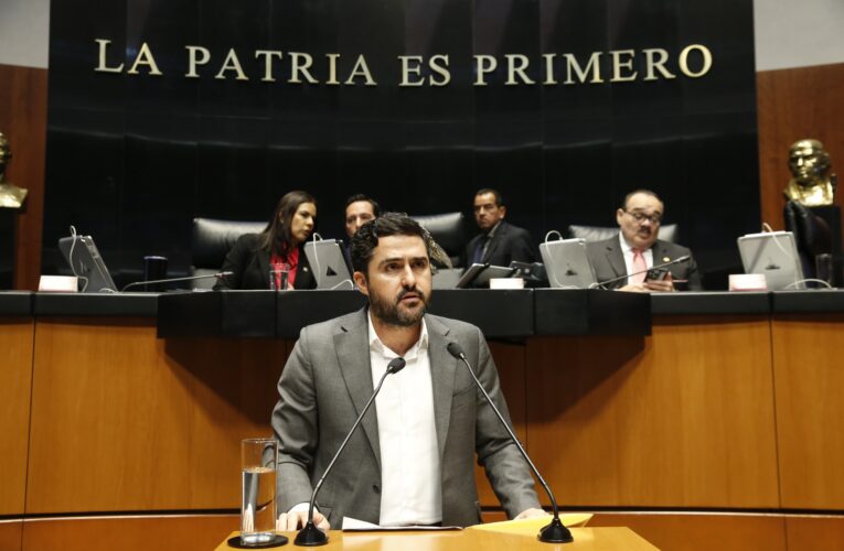 Platica Agustín Dorantes con más de 200 estudiantes