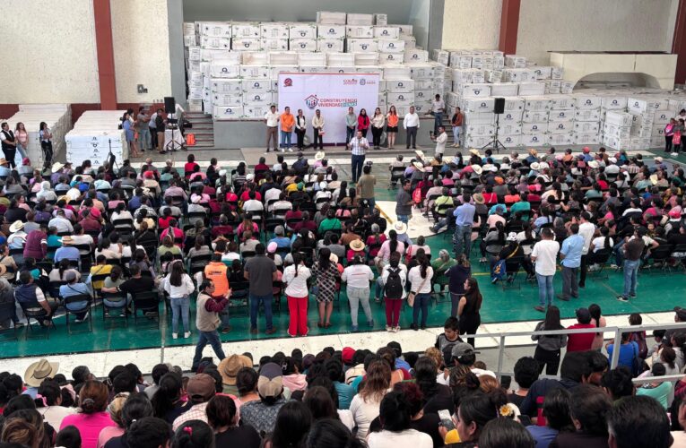 1,340 familias colonenses reciben calentadores solares para mejorar su calidad de vida