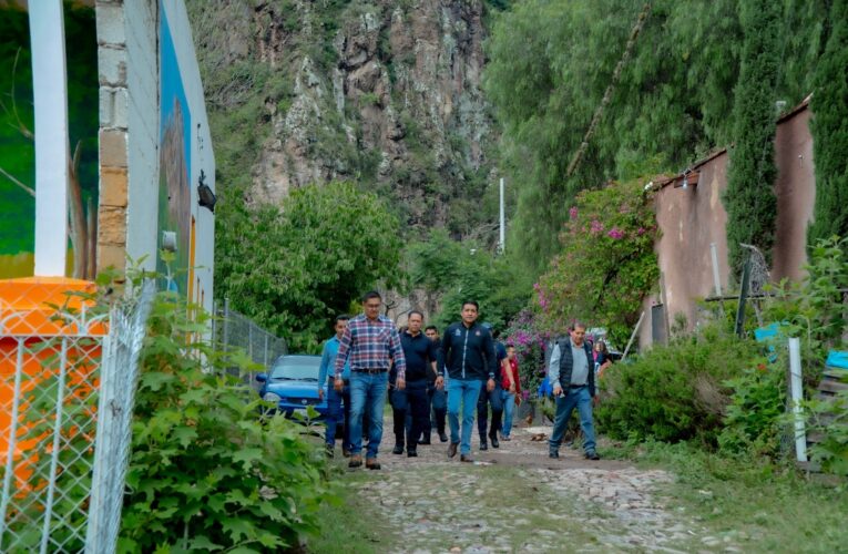 Atienden autoridades afectaciones por lluvias en la comunidad de Las Rosas