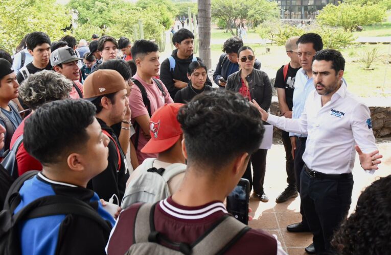 Apoya Agustín Dorantes campaña de registro para Tarifa Unidos en San Juan del Río