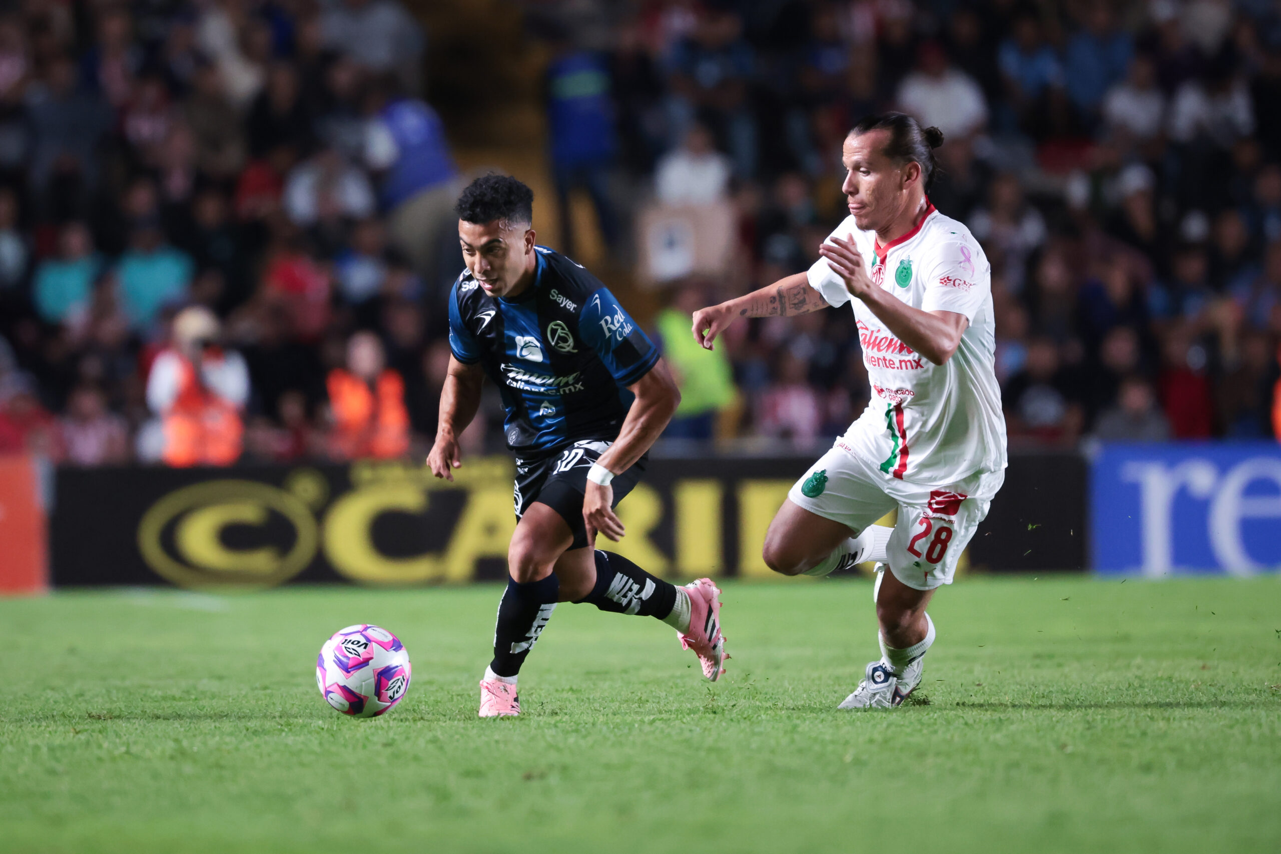 Gallos derrota 1–0 a Chivas y mantiene viva la pelea por el Play-In