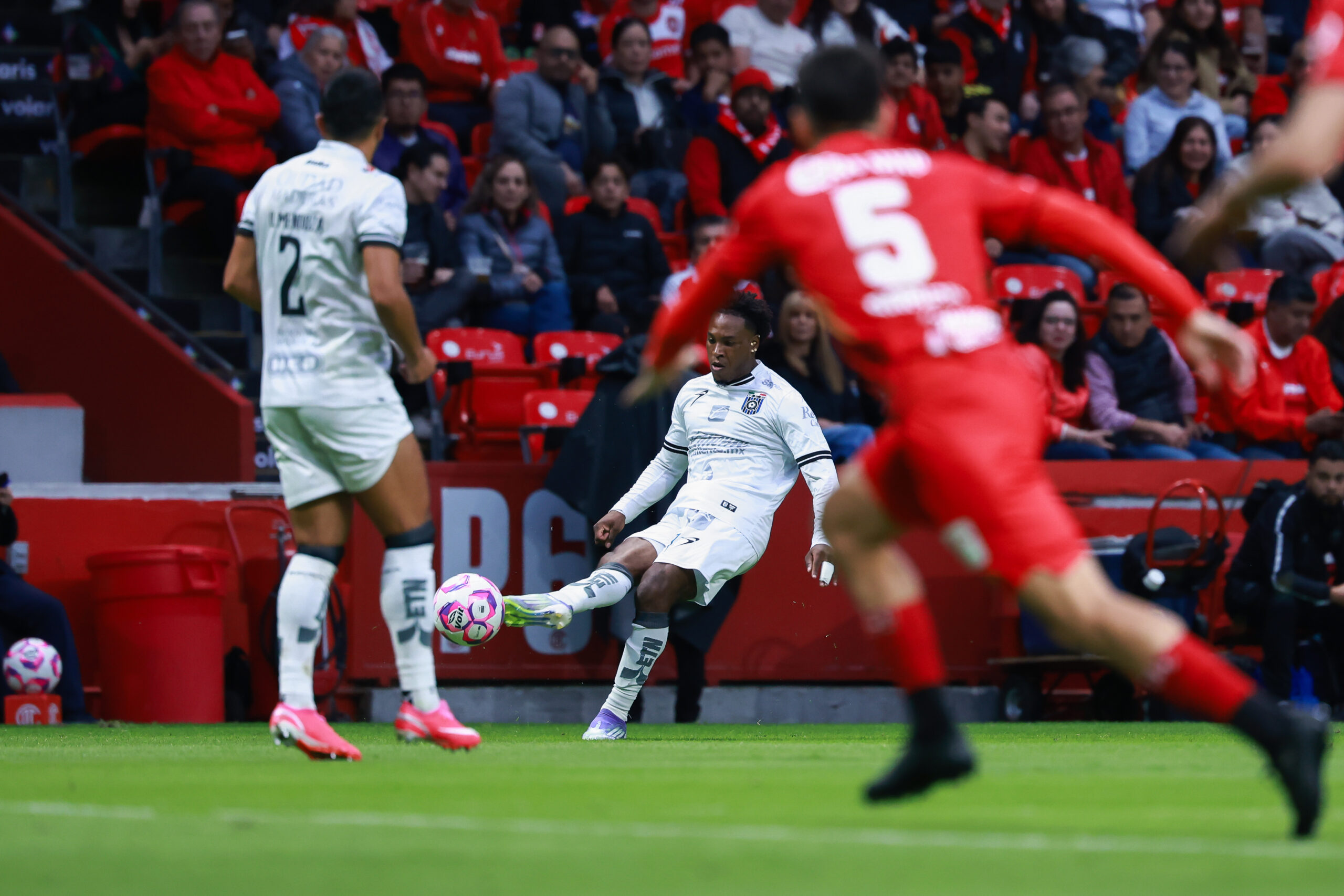 Querétaro cae 0–4 ante Toluca en la Jornada 13 de la Liga MX