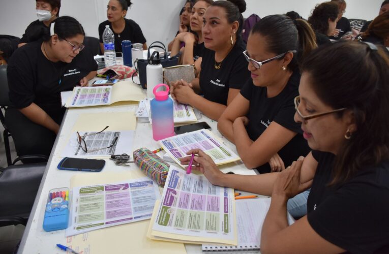 Capacita USEBEQ a docentes en atención a estudiantes con discapacidad