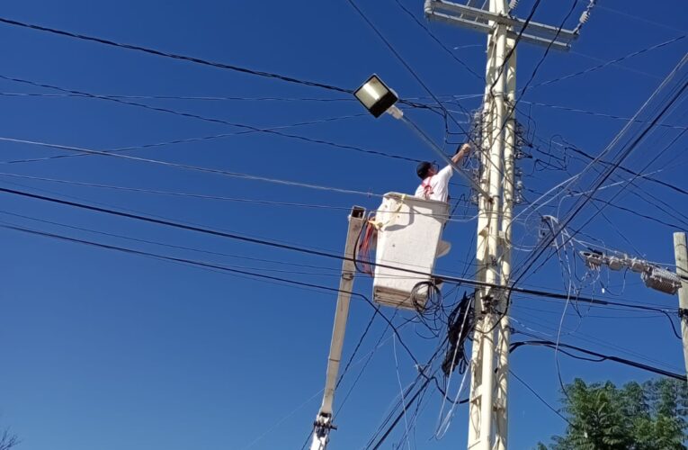 Refuerza Colón la Seguridad y Bienestar Comunitario con la Rehabilitación de Luminarias en Zonas Rurales