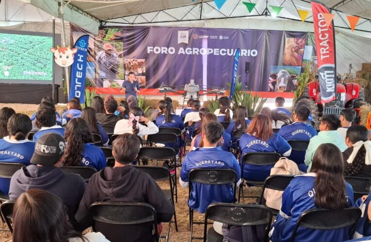 Conferencia “La Tecnología en la Agricultura” impulsa la innovación en el campo colonense