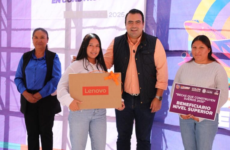 Colón refuerza su compromiso con la educación: más de 250 estudiantes reciben becas y computadoras portátiles