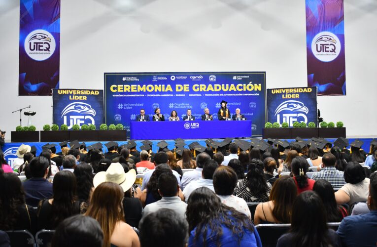 Se gradúan más de dos mil 340 estudiantes en la UTEQ durante ceremonia encabezada por el rector Luis Fernando Pantoja Amaro