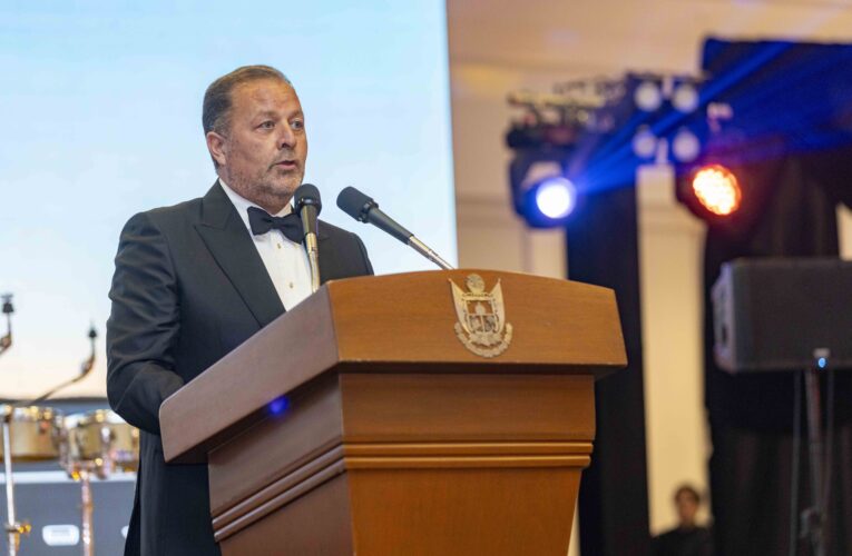 Reconocen a Luis Felipe Rivas Villanueva como Empresario del Año 2025