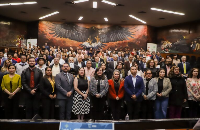 UAQ distingue con los reconocimientos “Nkohi” 2025 a personal jubilado