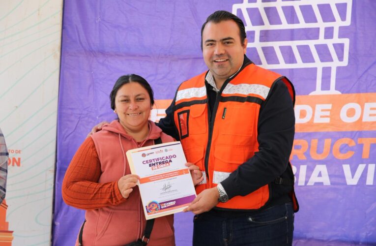 Entrega Gaspar Trueba obra de guarniciones y banquetas en la comunidad de La Esperanza