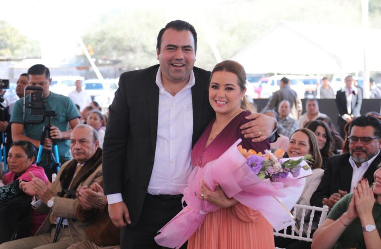 Elena Arreguín de la Torre presenta su Primer Informe “Cuidando con Amor” y da inicio a la construcción del nuevo DIF Colón