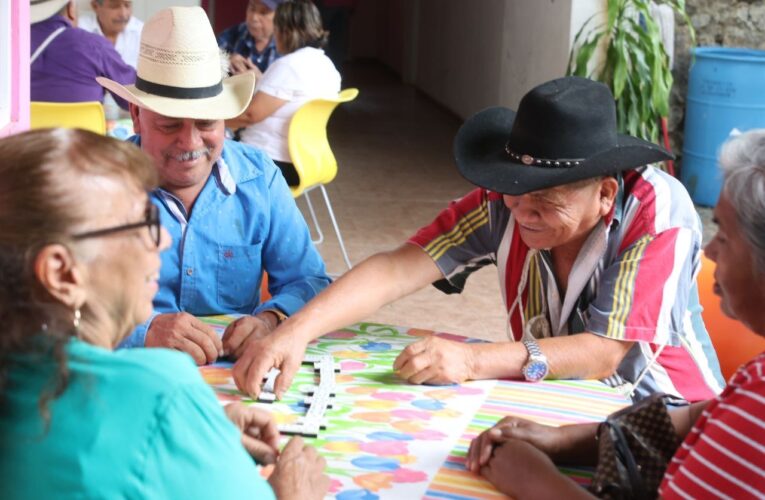 Más de 5 mil adultos mayores reciben atención integral en clubes comunitarios de Querétaro