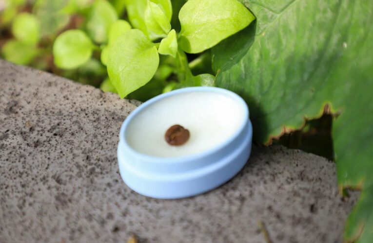 Estudiante de la UAQ impulsa crema facial a base de pulpa de café y desarrolla seis fórmulas para distintos tipos de piel