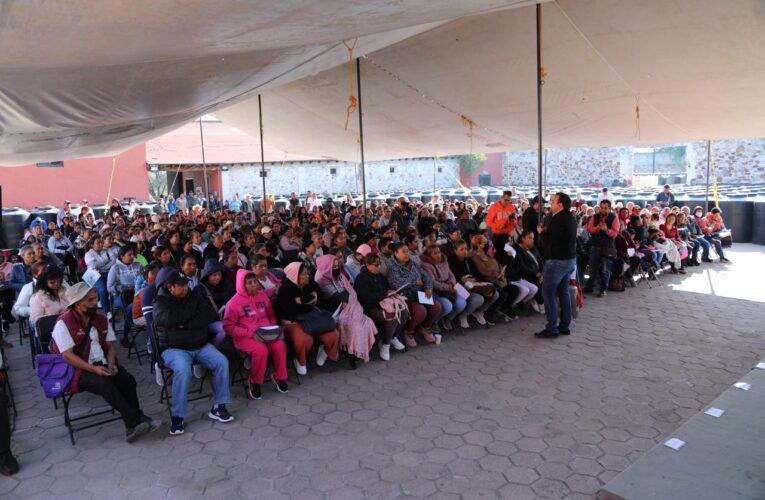 Administración de Gaspar Trueba fortalece el bienestar social con la entrega de tinacos a más de 500 familias colonenses