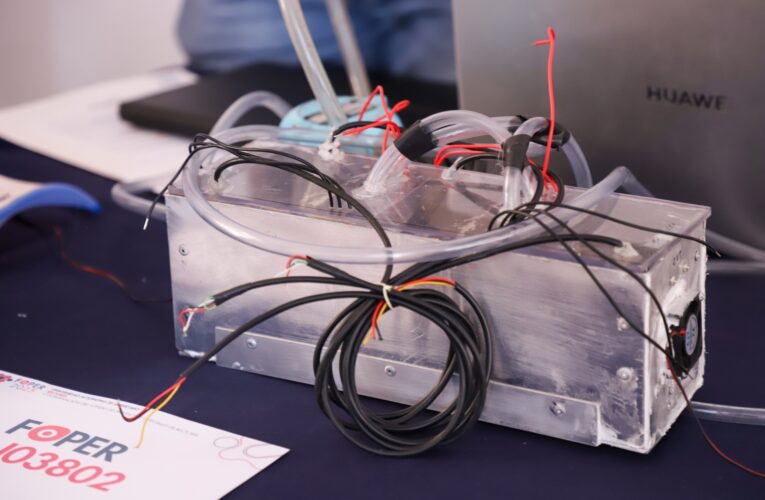 Estudiantes de la UAQ diseñan sistema para obtener agua a partir del aire en la zona serrana