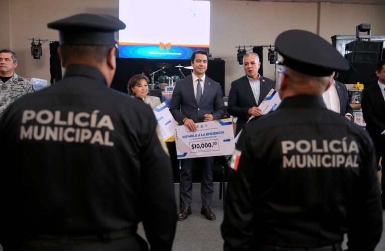 Reconocen a policías municipales de Querétaro en el Día del Policía