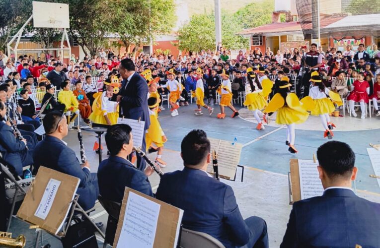 Conciertos didácticos de la Banda de Música del Estado llegan a estudiantes de la Sierra Gorda