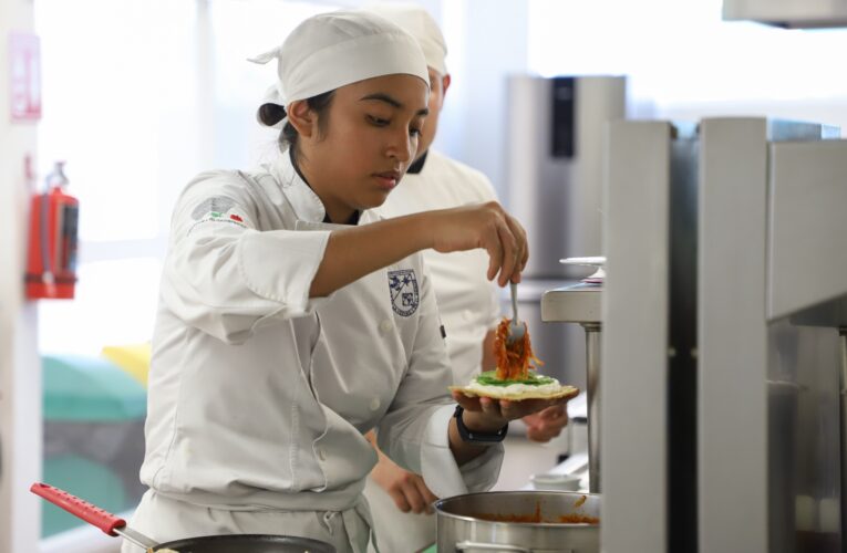 Para prevenir enfermedades, la UAQ fomenta prácticas seguras en el manejo de alimentos