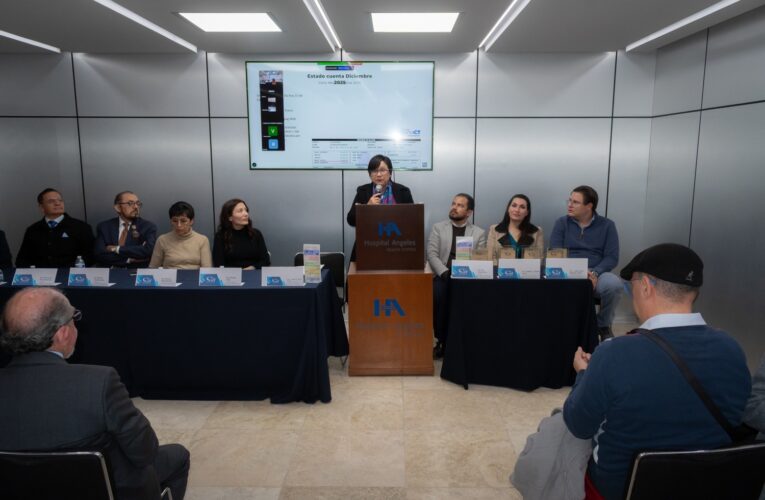 SESA encabeza la toma de protesta de la nueva Mesa Directiva del Colegio de Oftalmólogos de Querétaro